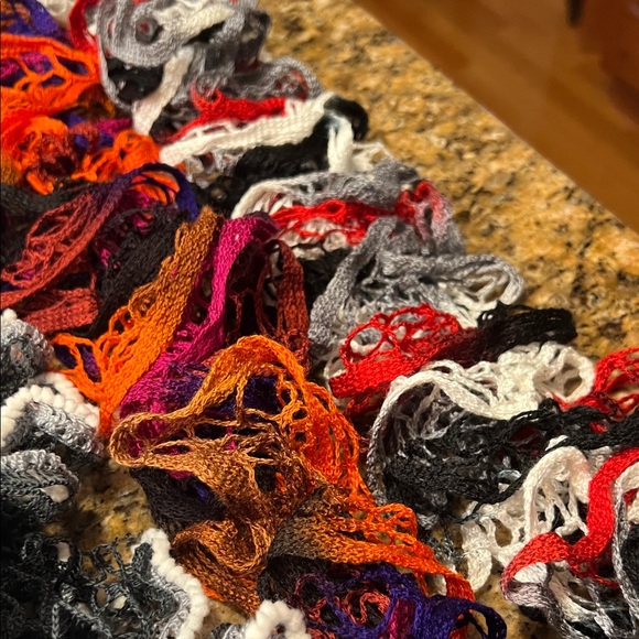 Colorful Ruffled Scarves Set - Picture 7 of 7